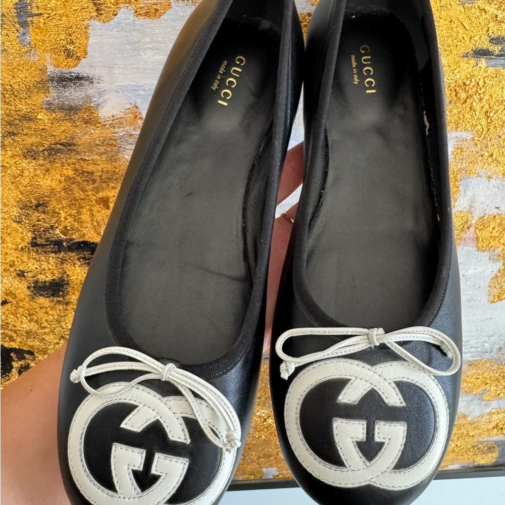 Gucci Black Leather Ballet Flats with White Logo Bow